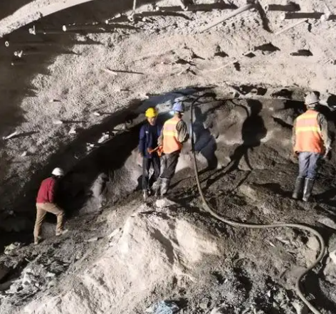 雁江隧道拱顶带模注浆料，微膨胀注浆料的特点及施工工艺